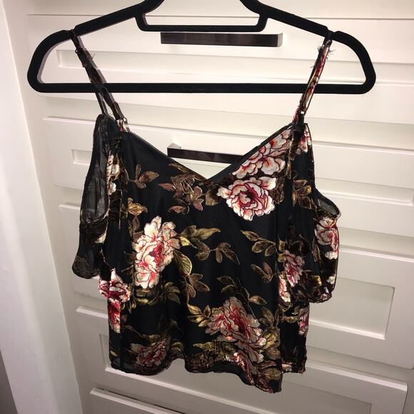 CUPCAKES AND CASHMERE Jovelyn Off the Shoulder Top - Picture 7 of 8